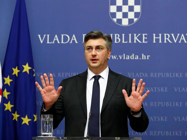 ANDREJ PLENKOVIĆ: Za dijalog sa Srbijom, ali branimo dostojanstvo ANDREJ PLENKOVIĆ: Za dijalog sa Srbijom, ali branimo dostojanstvo