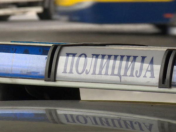 SAZNAJEMO: Dva mladića maltretirala dečaka zbog 400 evra, pa uhapšena SAZNAJEMO: Dva mladića maltretirala dečaka zbog 400 evra, pa uhapšena