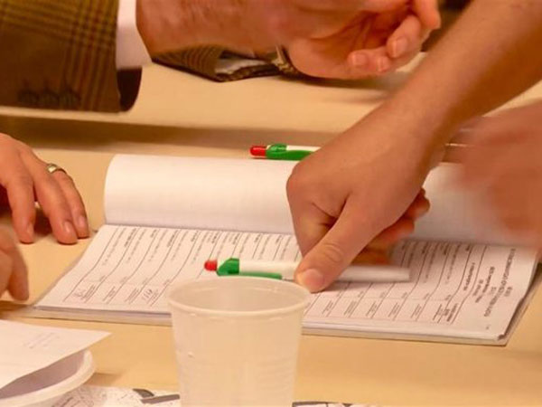 Izbori će biti skroz neregularni, spiskovi su puni LAŽNIH pripadnika NACIONALNIH MANJINA Izbori će biti skroz neregularni, spiskovi su puni LAŽNIH pripadnika NACIONALNIH MANJINA