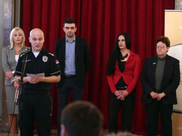 Policajacu nagrada za doprinos borbi protiv homofobije Policajacu nagrada za doprinos borbi protiv homofobije