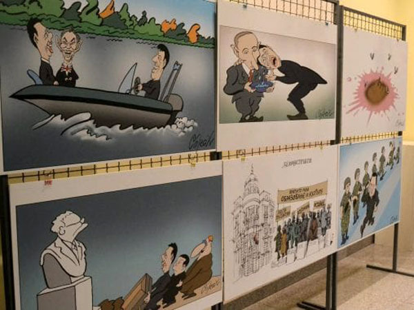 BRUKA I SRAMOTA: SNS u Lazarevcu uklonio Koraksove i Petričićeve karikature! BRUKA I SRAMOTA: SNS u Lazarevcu uklonio Koraksove i Petričićeve karikature!