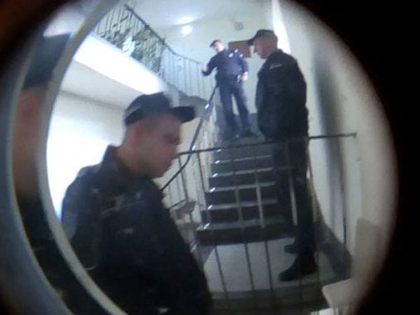 SKANDAL! Policija PROGANJA aktiviste koji su spasili baku od nasilnog iseljenja?! SKANDAL! Policija PROGANJA aktiviste koji su spasili baku od nasilnog iseljenja?!