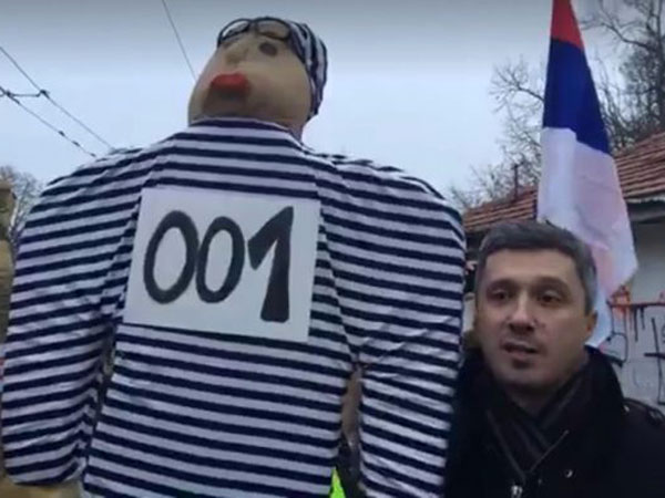 DVERI ISPRED PINKA: Novinari pokušali da isprovociraju sukobe! DVERI ISPRED PINKA: Novinari pokušali da isprovociraju sukobe!