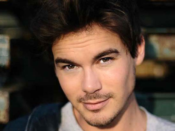 Tyler Blackburn otkrio da je biseksualac Tyler Blackburn otkrio da je biseksualac
