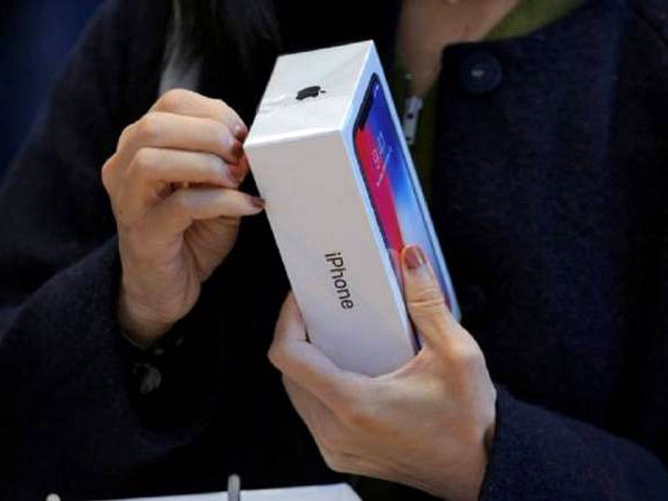Istraživanje pokazuje da sve ređe kupujemo nove mobilne telefone Istraživanje pokazuje da sve ređe kupujemo nove mobilne telefone